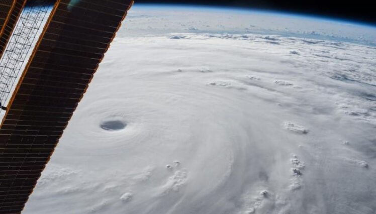 HOW A TROPICAL CYCLONE FORMS